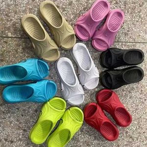 Triple S 2022 Summer Heren Triple S 3.0 Goten slippers Vrouwen Insole Arch Slippers Sandalen Sandalen strand zwembad slijbanen sportschoenen schimmel rubberen rubberglaasjes