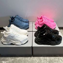 Triple S Sneaker Luxe Designer Chaussures Casual Hommes Femmes Cuir Verni Brillant Noir Blanc Bleu Plate-Forme Formateur EU35-46 NO479
