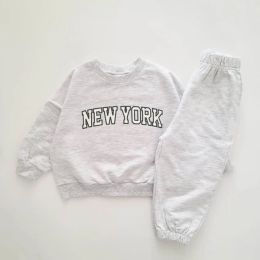 Pantalones 2 PCS Baby Boy Cloth Set Primavera Otoño Nueva York impreso Top de manga larga+pantalones Recién nacidos