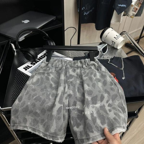 Pantalon shorts garçons 2024 coréen Summer Tous matchs léopard Impression cinquième pantalon lâche jeans décontractés