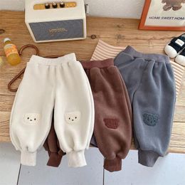 Pantalones bonitos de oso para bebé, pantalones harén de terciopelo, pantalones de chándal gruesos y cálidos para niño y niña, ropa deportiva para niño de invierno 2023