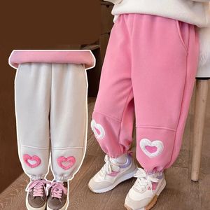 Pantalons Filles pantalons polaires pantalons chauds pour enfants amour coeur enfants pantalons automne hiver bébé épaissir vêtements Style coréen 231023