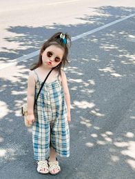 Pantalones Pantalones para niños Monos a cuadros para niños Niñas Verano Estilo coreano Tirante a cuadros azul Pierna ancha suelta Pantalones cortos de una pieza de 7 minutos