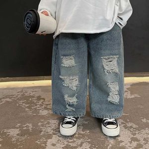 Broek Spring Baby Kids gescheurde jeans kinderen zachte losse denim broek jongens all-match rechte broeken y240527