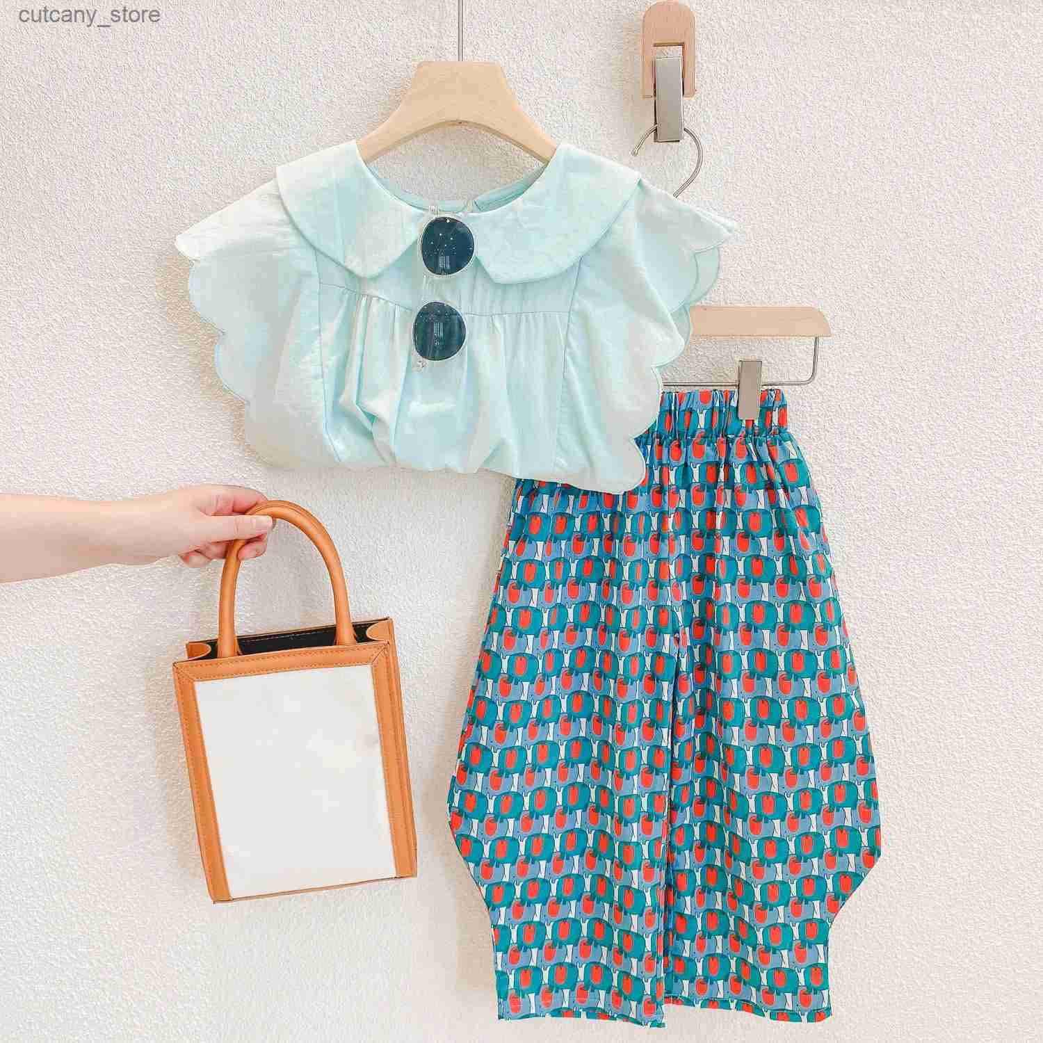 Byxor Summer Girls Clothing Set Hong Kong Sty Doll Collar Wavy Sevess Top+Wide G Pants Baby Clothes Children Barn Outfits L46