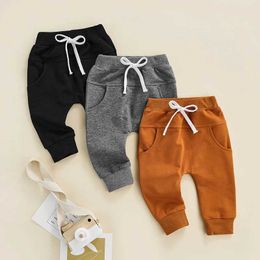 Pantalones Pantalones para niños pequeños Baby Boys and Girls Winist elástica de color sólido cepillable Capelada informal y suelta Adecuado para pantalones de 0-3 años D240517