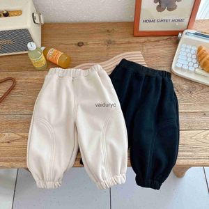 Broek winter nieuwe baby fleece broek peuterjongen eenvoudige sportbroek meisjes solide casual broek plus fluweel dikke ldren warme kleding h240508