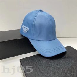 Chapeau de camionneur pour hommes casquette de créateur à la mode cadeau de Saint Valentin casquette délicate triangle émail re nylon doublure en coton chapeaux ajustés de luxe lavables PJ051 C23