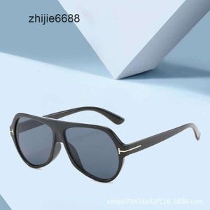 Lunettes de soleil Tomfords en forme de T Mode de luxe Designer d'extérieur Été Femmes Classique Polarisé Ford Tendance grand cadre femmes Nouveaux hommes polygonaux et mode v 5P6W