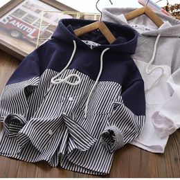Tshirts 소년 긴 소매 코트 봄과 가을 레저 후드 탑 중형 대형 아동 의류 바닥 셔츠 230628