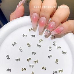 TSZS 10PCSLOT GOLDSILVER 3D Hollow stropdasvorm Shiny Manicure Charm Legering nagels Charms Diy Nail Art Decoration 240509