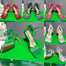 Sandales de créateurs Femmes Designer Pantoufles à talons hauts en cuir Strass Mesh Sandal Sparkle Stretch Ladies Party Chaussures de mariage News9hd #