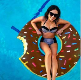 Buizen 120 cm zwevende donut zwemring 48 inch gigantische donut zwemmen zwembloem opblaasbaar zwemring volwassen zwembad praalwagens