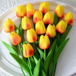 TULIP Artificial Flower Real Touch Artificial Bouquet Pe nepbloem voor bruiloftdecoratie Bloemen Home Garden Decor 062510