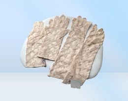 Tule Handschoenen voor vrouwen Designer Ladies Letters Print geborduurde Le Blk Beige Driving Mittens Ins Fashion Thin Party Glove 2 Size9309512