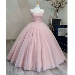 Tule licht met quinceanera -jurken kanten roze applique pailletten kralen mouwloze formele optocht prom jurk zoete 16 ballgown vloer lengte op maat gemaakte vestidos