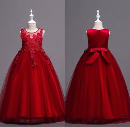 Tul Niños pequeños Vestidos de niña de flores Cuello redondo Apliques de encaje floral 3d Longitud del piso Desfile de niñas Ropa formal corta para boda MC1700