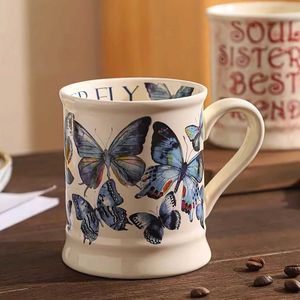 Tumblers 1pc estilo de café francés Patrón de mariposa de mariposa Copa de cerámica Regalo del día de las madres para la esposa de la familia Regalos de aniversario H240506