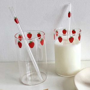 Tumblers 300 ml hoog borosilicaat nana schattige aardbeienwater melk drankje glas beker met stro -upgrade dikke editie cadeau H240506