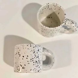 Gobelers 330 ml de tasse en céramique créative nordique nordique tasse à manche à manche pour café en porcelaine de bière en porcelaine