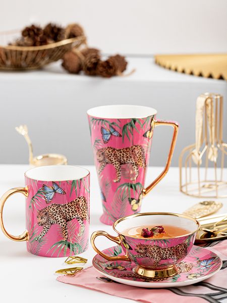 Vasos Creative Pink Bone China Mug Leopard Forest Cheetah Taza de café de cerámica Leche Agua Tarde Fiesta de té Beber Inicio Drinkware 230705