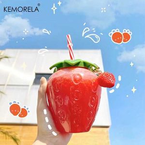 Gobelers Summer Cute Strawberry tasse avec paille Creative Clear New Plastic Water Bottes For Girl Student Portable Ferm Drink H240425