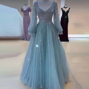 Turquoise A-ligne robes de bal perlées robe de soirée musulmane avec manches longues paillettes à plusieurs niveaux en tulle étage longueur robe de noche