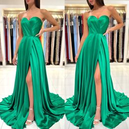 Vert émeraude une ligne robe de bal demoiselles d'honneur robe chérie robes de soirée robes élégantes cuisse fendue plis satin robes de demoiselle d'honneur pour des occasions spéciales