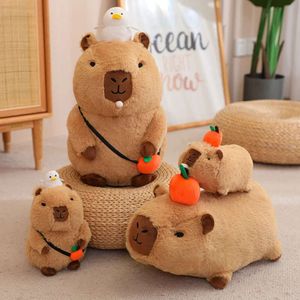 Turtle sac à dos capibara chapeau de fraise capybara simulation jouet en peluche animaux en peluche papa cercle à main anneau petit pendentif décor