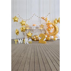 Twins 2nd verjaardag foto achtergrond houten vloer gedrukt gouden ster-vormige ballonnen witte muur baby kinderen partij fotografie achtergrond