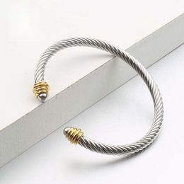 Gedraaide armband Klassieke luxe armbandontwerper voor dames Mode-sieraden Goud Zilver Parel Kruis Diamant Hip Hot Sieraden Feest Bruiloft 212