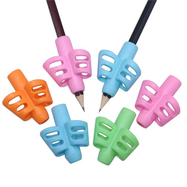 Deux doigts Soft Glue Pen Grip Colle souple respectueuse de l'environnement Outil de correction d'écriture enfant Wobi Pen Grip 1 Pc RRD7490