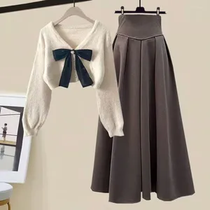 Robe deux pièces automne et hiver, ensemble pour femmes, édition coréenne, pull rétrécissant, demi-jupe haute, mode, 2024