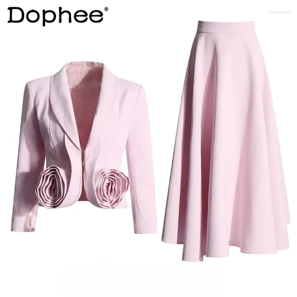 Robe de deux pièces 2024 Coux en V printemps en V Coux en trois dimensions en rose court manteau et jupe haute taille plissée pour femmes pour femmes