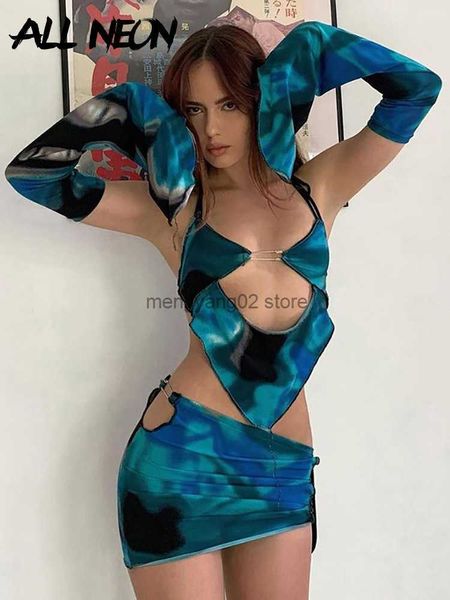 Robe deux pièces ALLNeon Sexy 90s Clubwear Tie Dye Blue Costumes 2 pièces Y2K Rave Hollow Out Flare Sleeve Backless Halter Tops Wrap Jupe Co-ord Set T230510