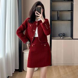 Robe deux pièces Automne et hiver Clip Coton Mode Rouge Style Manteau court Wrap Fesse Jupe Deux pièces Ensemble Conjuntos Feminino Elegante