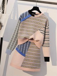 Robe de deux pièces Automne et hiver Mode Comparaison de motifs géométriques Ensemble de laine tricotée Femmes à manches longues Pull en vrac Mini Skiwear 231118