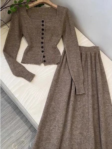 Vestido de dos piezas Otoño e invierno Pequeño perfume Tejer Dos piezas Moda para mujer Cárdigan casual Conjunto de cuero largo plisado 231208