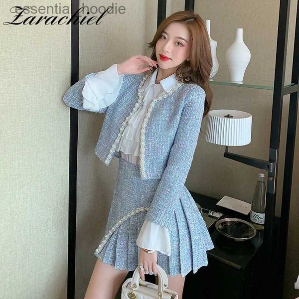 Vestido de dos piezas Outumn Winter Beading Blue Tweed 3 piezas Pearls Pearls Chaqueta corta Cosilla+volantes Camisa de gasa blanca+mini falda de falda plisada L2312225