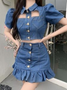 Tweedelige Jurk Chic Denim Tweedelige Pakken Vrouwen Sexy Liefde Pocketshirt Crop Top Mini Ruches Rokken Outfits Vrouwelijke Streetwear Cowboy 2 Delige Set 230620