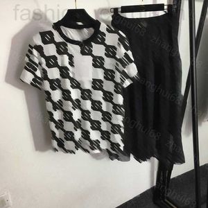 Tweedelige jurk ontwerper 23ss dameskleding rok set bedrukt zwart-wit geruit T-shirt met korte mouwen chiffon mesh halve sets FVQM