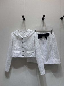 Tweedelige kledingontwerper 24 lente/zomer nieuwe Nanyou Camellia geborduurde pailletten kanten holle korte korte jas gecombineerd met boog half rok tb67