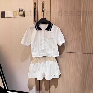 Tweedelige kledingontwerpster merk trendy zhang yuanying dezelfde stijl m1u polo kraag shirt a-hem rok broek academie jk set slank voor dames h5tp