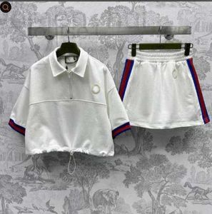 Tweedelige jurk ontwerper Designer Brand 24 Dames T-shirt korte hals hoodie gecombineerd met minirok set retro patchwork WBAJ