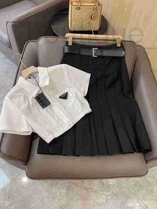 Tweedelige jurk Designer ontwerper Pocket driehoek revers korte mouwen shirt + tailleband geplooide lange rok voor het verminderen van de leeftijd meisje mode casual set QAI6 RD89
