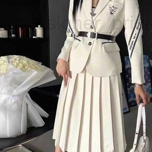 Diseñador de vestimenta de dos piezas de moda y versátil que muestra un temperamento blanco, el ajuste delgado de ajuste, la versión coreana de moda y el estilo extranjero RE5A