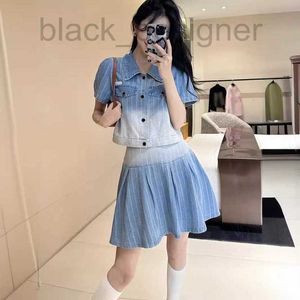 Tweede stuk kleding Designer High End dames Miu Home Instagram -stijl Geleidelijk veranderende kleur flip kraag kort shirt jas denim rok zomer 5yrk