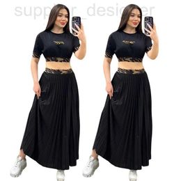 Diseñador de vestimenta de dos piezas J2839 Fashion's Fashion Bordery Casual Bordery Set de manga corta (Top+Pleated Skirt) Rujd