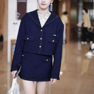 Diseñador de vestido de dos piezas Abrigo de traje para mujer de Shenzhen Nuevo sentido avanzado, moderno y sintonizable, tejido costoso, azul marino, niña fragante P6FQ