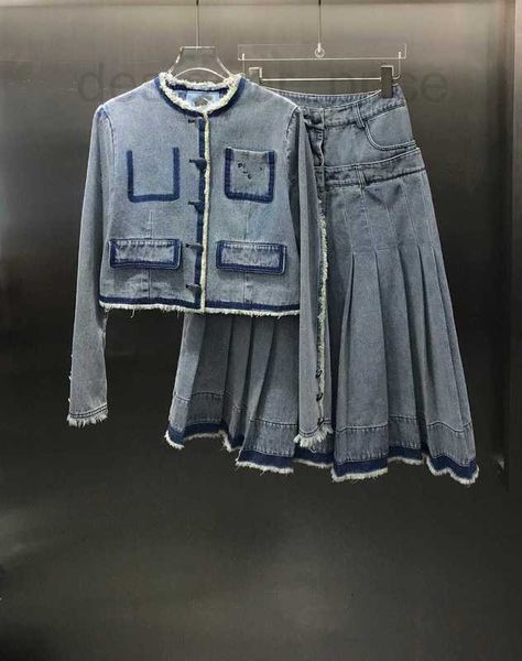 Designer de robes à deux pièces printemps d'été 23 Nouvelle veste de jean mince décontracté à mode nostalgique avec jupe en jean plissée Z760